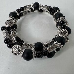 💰 𝕊 𝕠 𝕝 𝕕 💰 Hand Crafted Matte Onyx Celtic Knot Beaded Bracelet NWT